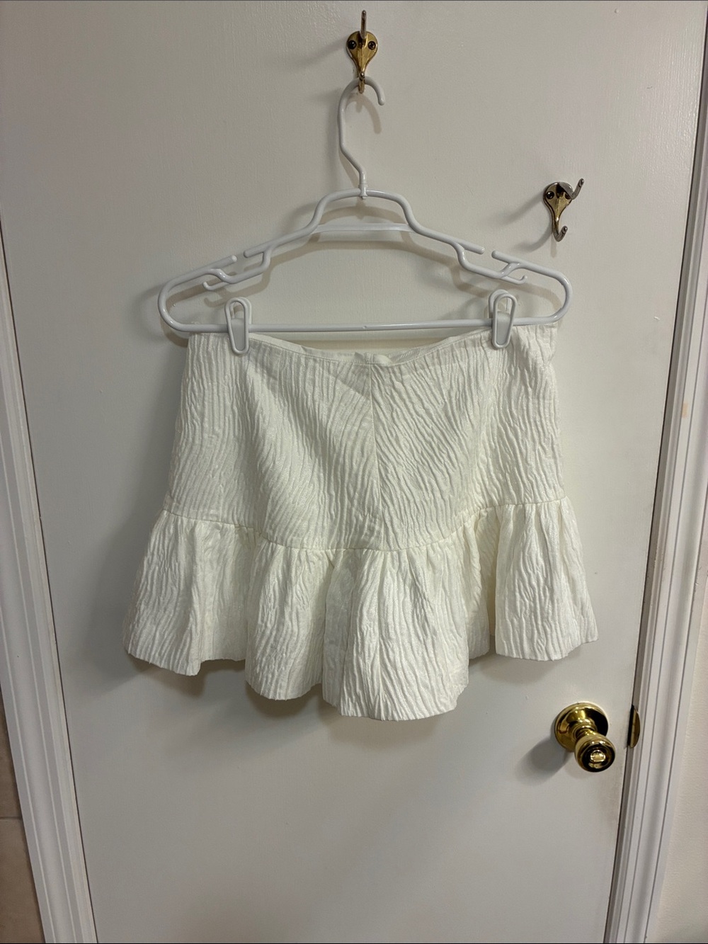 NEW-Zara White Textured Peplum SkortSz L